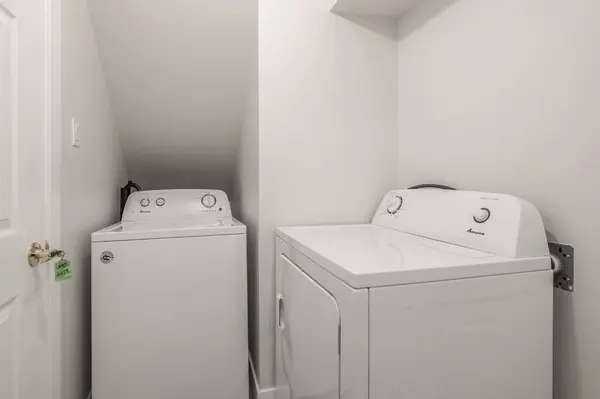 31 Finlay RD, Barrie, ON L4N 7T8