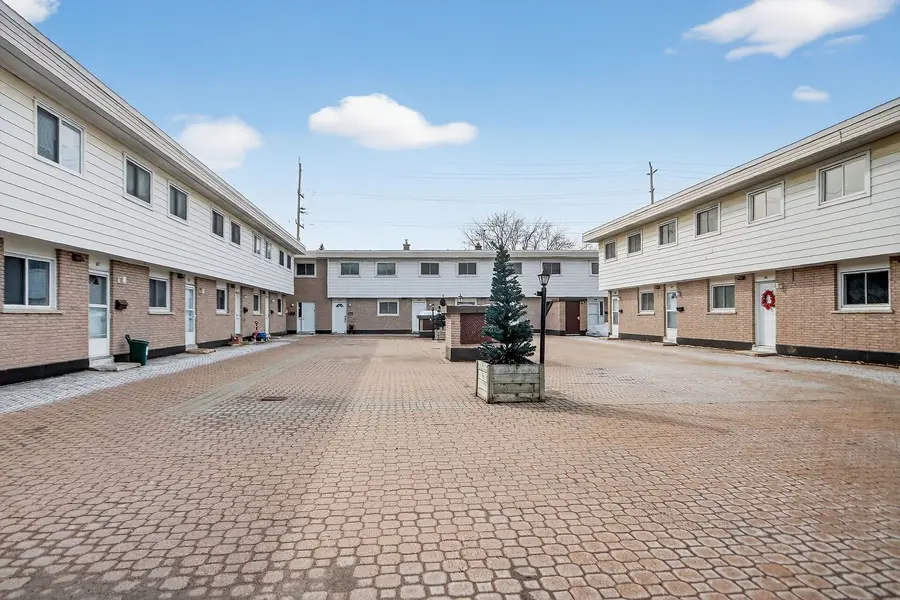 427 Moodie DR, Bells Corners And South To Fallowfield, ON K2H 8A5