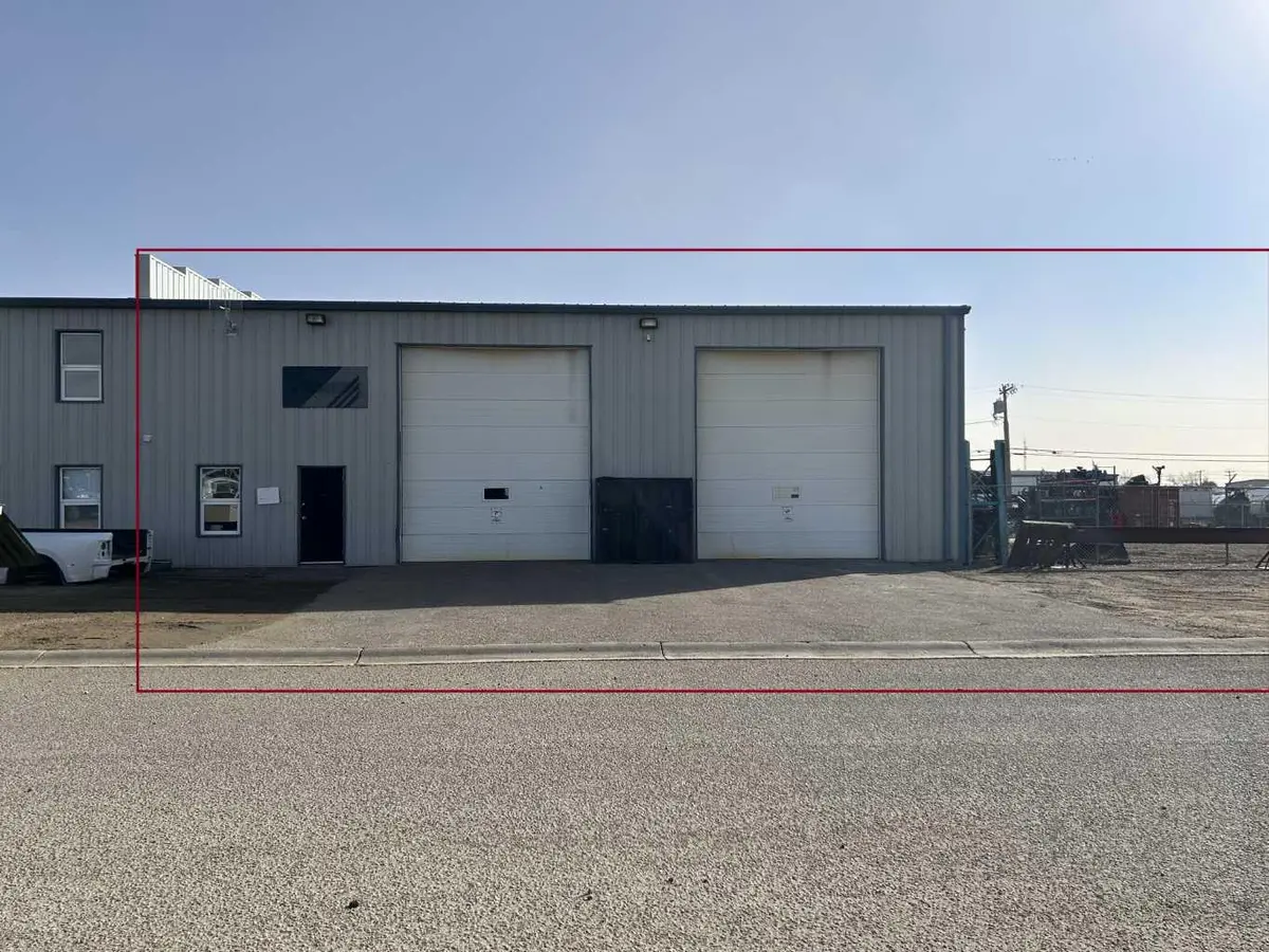 24 Pembina DR NE, Redcliff, AB T0J 2P0