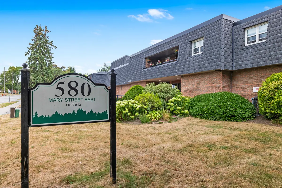 580 Mary ST E #102, Whitby, ON L1N 2R3