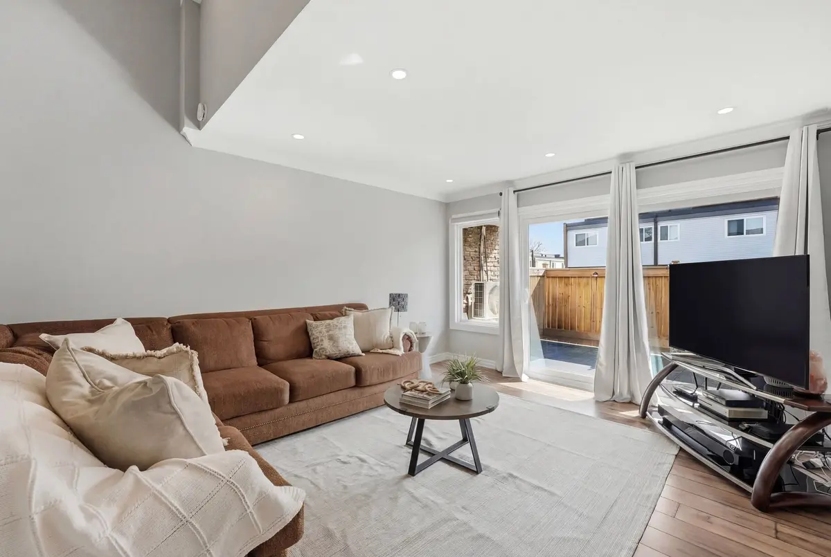 155 Milestone CRES #28, Aurora, ON L4G 3M2