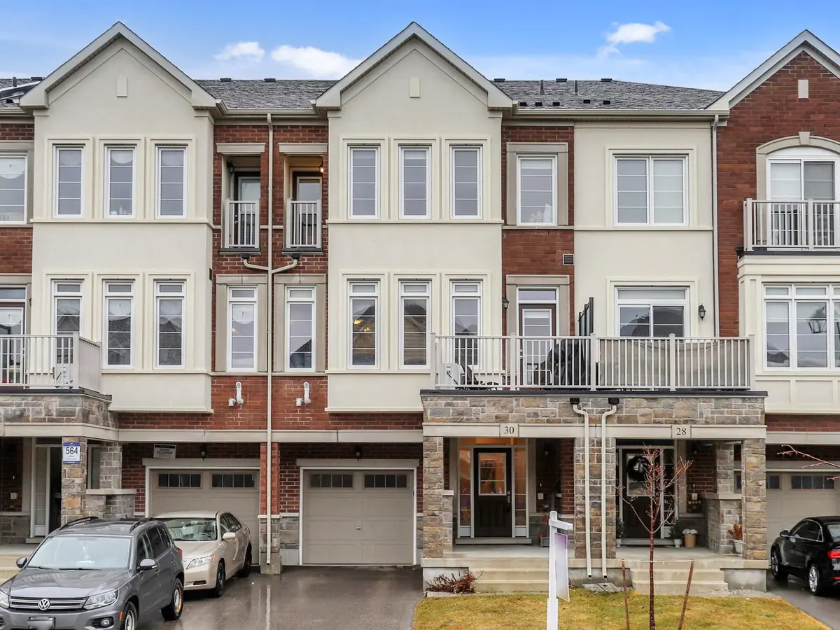 30 Paisley DR, Bradford West Gwillimbury, ON L3Y 0A3