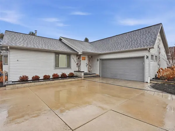 10754 Oxbow Lakeshore DR, White Lake Charter Township, MI 48386