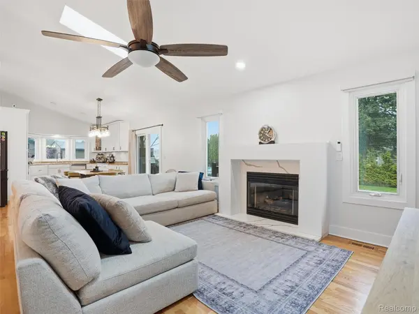 10754 Oxbow Lakeshore DR, White Lake Charter Township, MI 48386