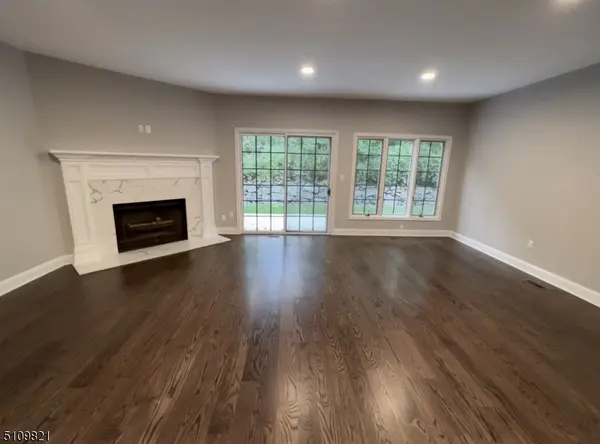 66 Stonegate Dr, Roseland Boro, NJ 07068