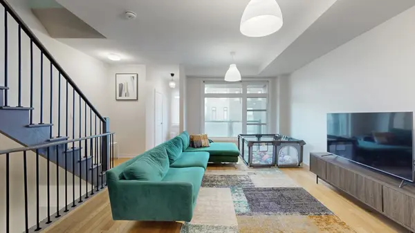 2508 Castlegate XING, Pickering, ON L1X 0H8