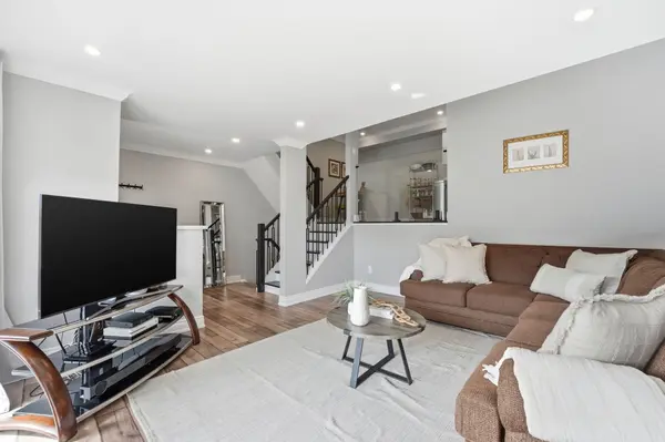 155 Milestone CRES #28, Aurora, ON L4G 3M2