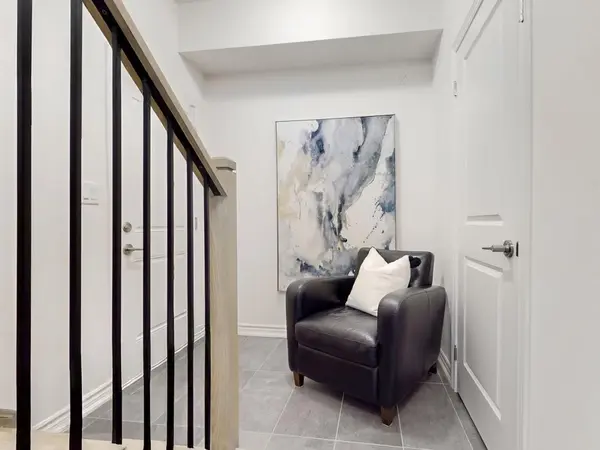 30 Paisley DR, Bradford West Gwillimbury, ON L3Y 0A3