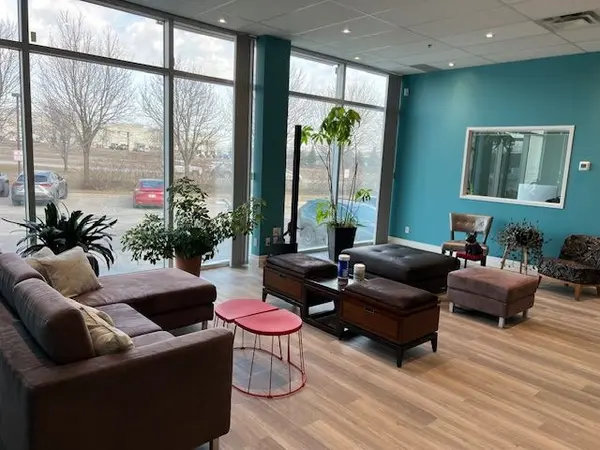 10 Brodie DR #2, Richmond Hill, ON L4B 3K8