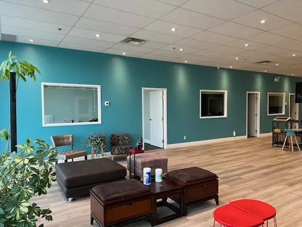 10 Brodie DR #2, Richmond Hill, ON L4B 3K8