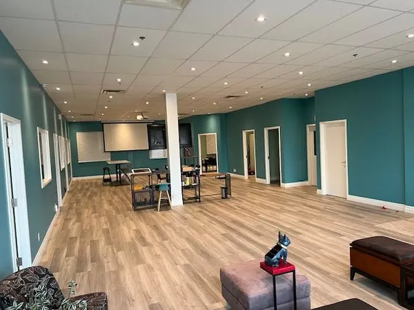 10 Brodie DR #2, Richmond Hill, ON L4B 3K8