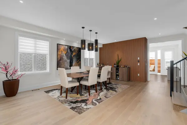 61 Strathgreen LN, Georgina, ON L4P 0J3