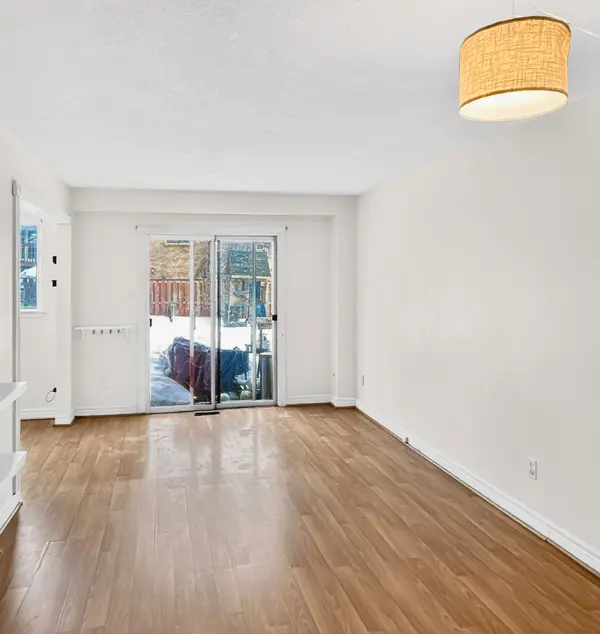 46 Chaucer CRES, Barrie, ON L4N 4T7