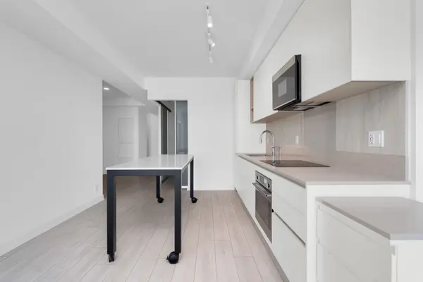 39 Mary ST #1201, Barrie, ON L4N 1S9