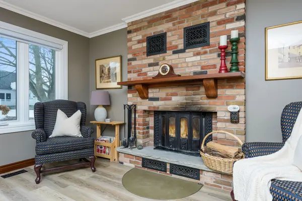 20 Elgin ST, Halton Hills, ON L7G 3M3