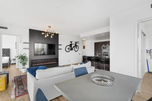 90 Park Lawn RD #1211, Toronto W06, ON M8Y 0B6