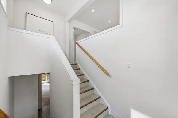 2 Sora LN, Guelph, ON N1E 0T4