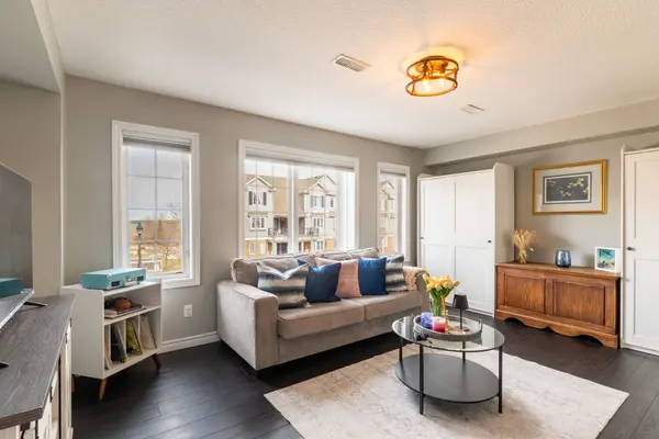 638 Woodlawn RD E #B, Guelph, ON N1E 0K4