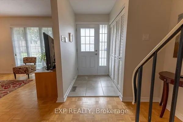 422 Kintyre Private, Mooneys Bay - Carleton Heights And Area, ON K2C 3M7