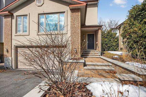 37 Gillespie CRES N, Hunt Club - Windsor Park Village And Area, ON K1V 0C1