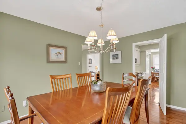 37 Gillespie CRES N, Hunt Club - Windsor Park Village And Area, ON K1V 0C1