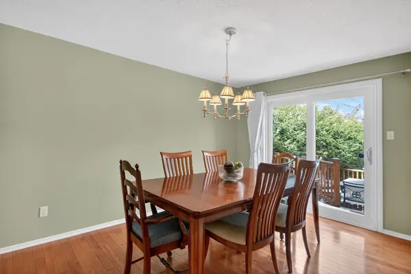 37 Gillespie CRES N, Hunt Club - Windsor Park Village And Area, ON K1V 0C1