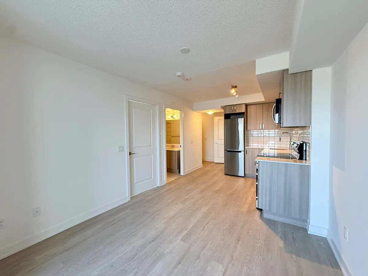 1010 Sandy Beach RD #801, Pickering, ON L1W 3V9