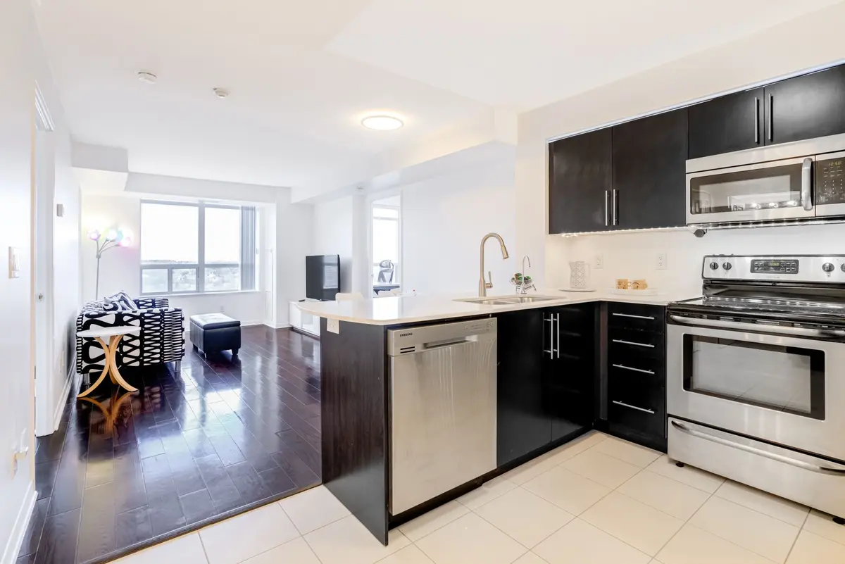 73 King William CRES #LPH02, Richmond Hill, ON L4B 0C2