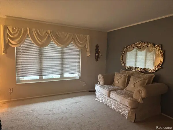 740 Sheffield DR, Madison Heights, MI 48071