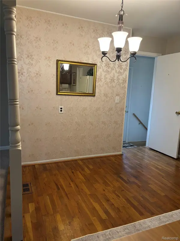 740 Sheffield DR, Madison Heights, MI 48071