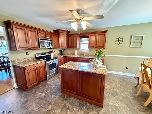 8 Spencer St, Stanhope Boro, NJ 07874