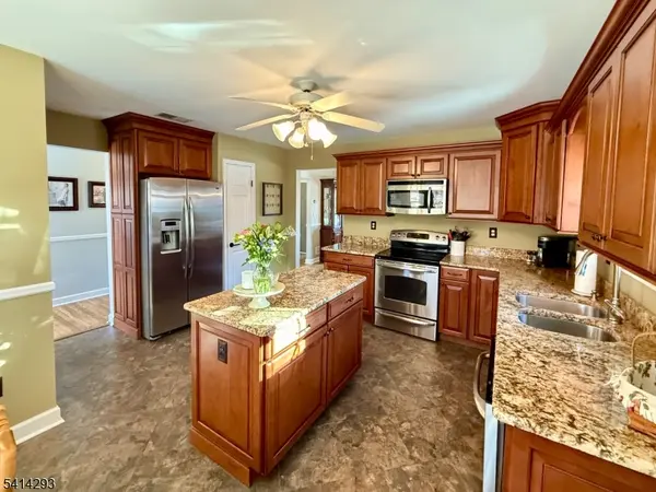 8 Spencer St, Stanhope Boro, NJ 07874