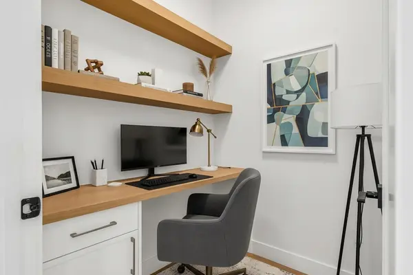 642 25 AVE NW, Calgary, AB T2M 2A9