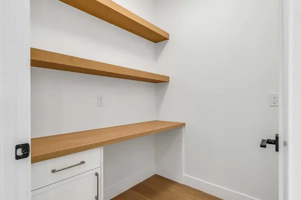 642 25 AVE NW, Calgary, AB T2M 2A9