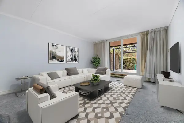 580 Mary ST E #102, Whitby, ON L1N 2R3