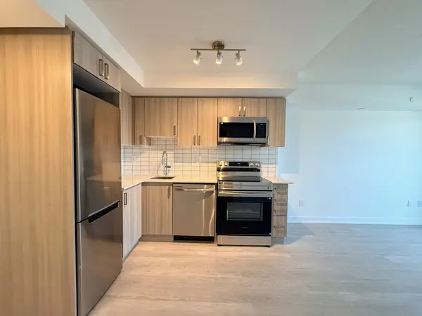 1010 Sandy Beach RD #801, Pickering, ON L1W 3V9