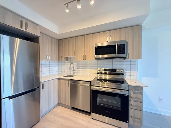 1010 Sandy Beach RD #801, Pickering, ON L1W 3V9