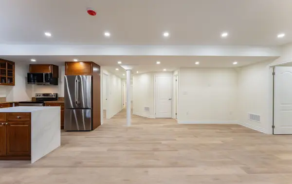 536 Highcliffe DR, Vaughan, ON L4J 8L4