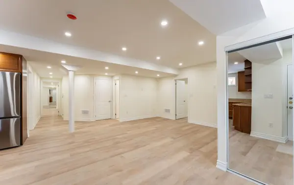 536 Highcliffe DR, Vaughan, ON L4J 8L4