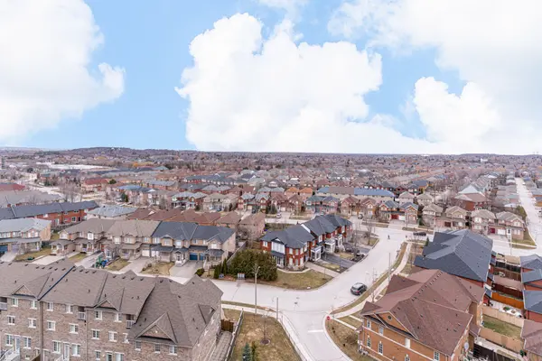 73 King William CRES #LPH02, Richmond Hill, ON L4B 0C2