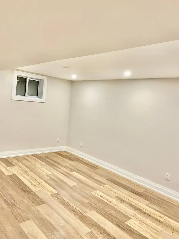 5 Mcdonald DR #BSMT, Aurora, ON L4G 2T4