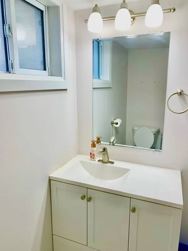 5 Mcdonald DR #BSMT, Aurora, ON L4G 2T4