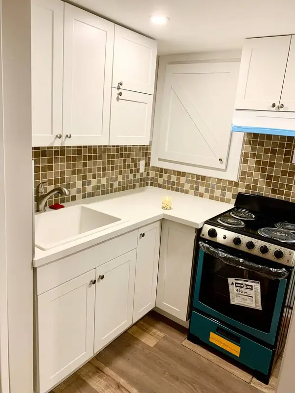 5 Mcdonald DR #BSMT, Aurora, ON L4G 2T4