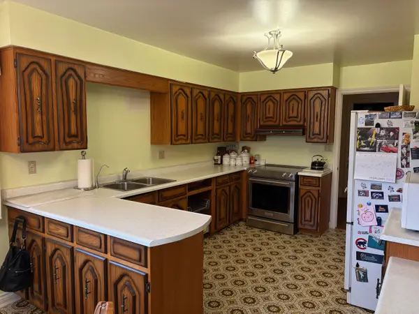 2524 Avongate DR S, Mississauga, ON L5C 2X5