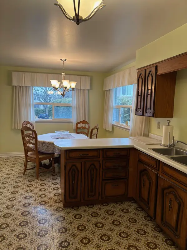 2524 Avongate DR S, Mississauga, ON L5C 2X5