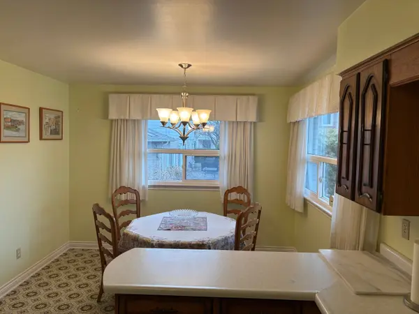 2524 Avongate DR S, Mississauga, ON L5C 2X5