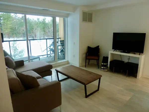 120 CARRICK TRL #201, Gravenhurst, ON P1P 0B6