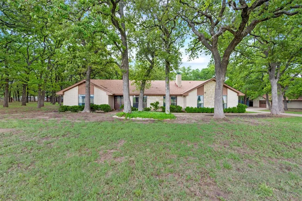 460 J E Woody Road, Springtown, TX 76082