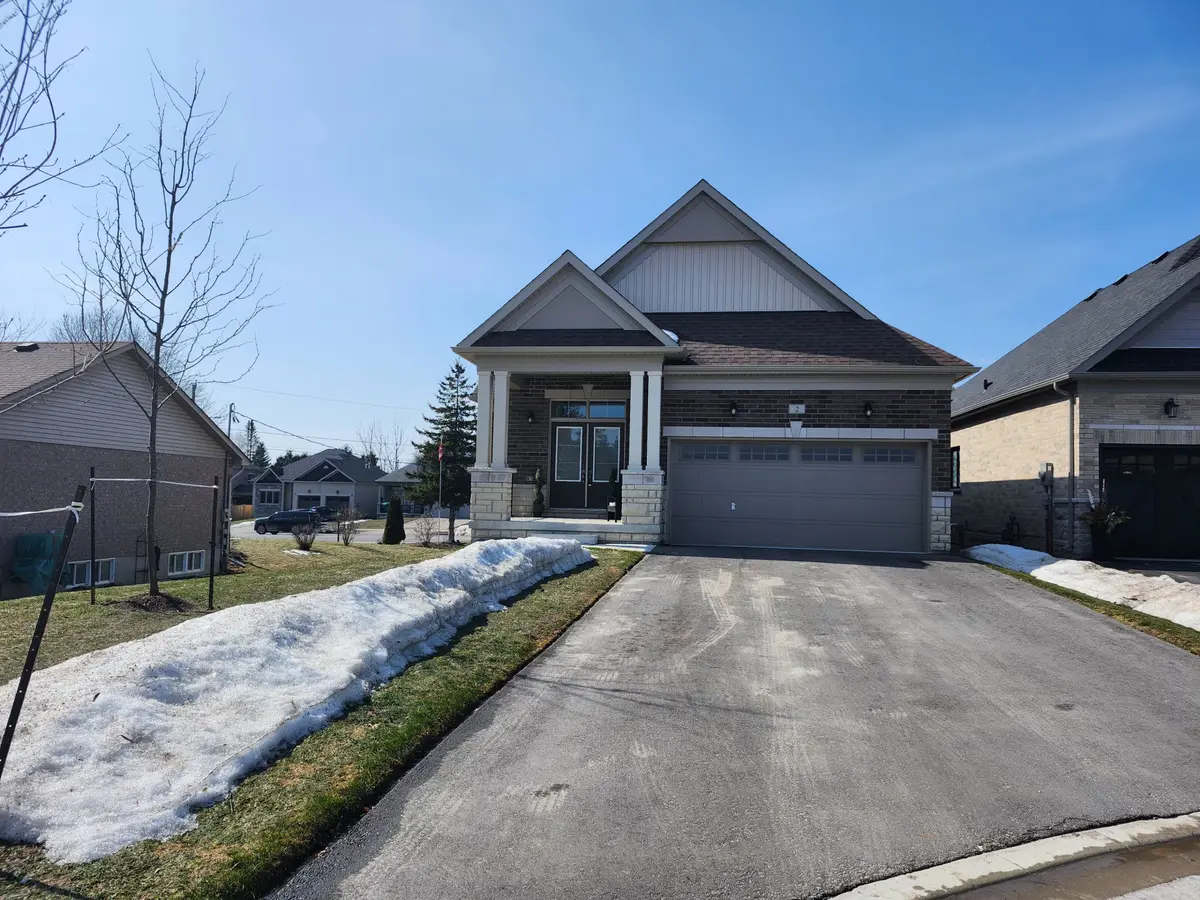 2 Holtby CT, Scugog, ON L9L 0B4