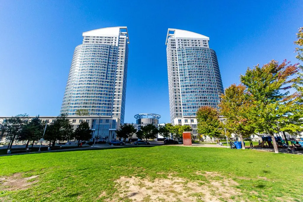 38 Lee Centre DR #2303, Toronto E09, ON M1H 3J7